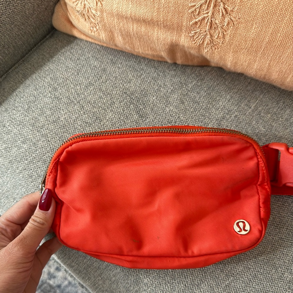 Lululemon everywhere belt bag red